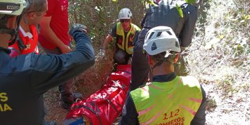 Rescatan a una peregrina lesionada en El Brusco tras una aparatosa caída en zona de monte