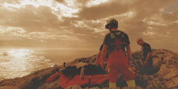 Rescatan a un pescador herido tras caer en una zona acantilada en San Vicente de la Barquera