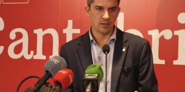 Daniel Fernández acusa al PP de convertir el Ayuntamiento de Santander en su “cortijo particular” y denuncia la falta de rumbo del equipo de Gobierno