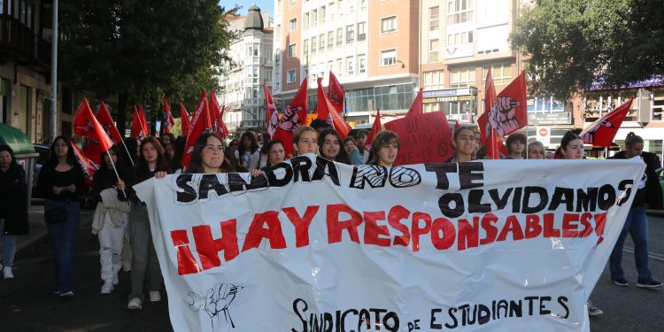 Estudiantes se movilizan en Santander para exigir justicia por Sandra Peña y reclamar más recursos contra el acoso escolar