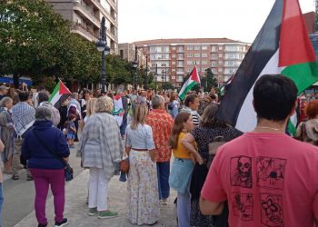 Unas 800 personas se concentran en Cantabria contra el asalto israelí a la Flotilla de la Libertad