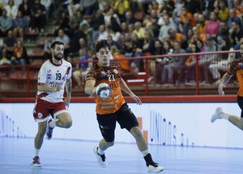 Bathco BM Torrelavega recibe hoy al Recoletas Atlético Valladolid en un duelo decisivo de la Liga ASOBAL