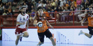Bathco BM Torrelavega recibe hoy al Recoletas Atlético Valladolid en un duelo decisivo de la Liga ASOBAL