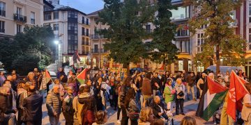 Centenares de personas se concentran en Torrelavega para reclamar el fin del genocidio en Gaza y sanciones contra Israel