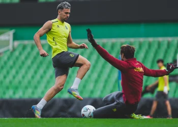 El Racing se prepara en El Sardinero para visitar a un Sporting con nuevo entrenador