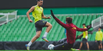 El Racing se prepara en El Sardinero para visitar a un Sporting con nuevo entrenador