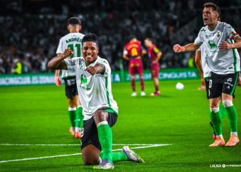 El Racing remonta y se impone al Deportivo