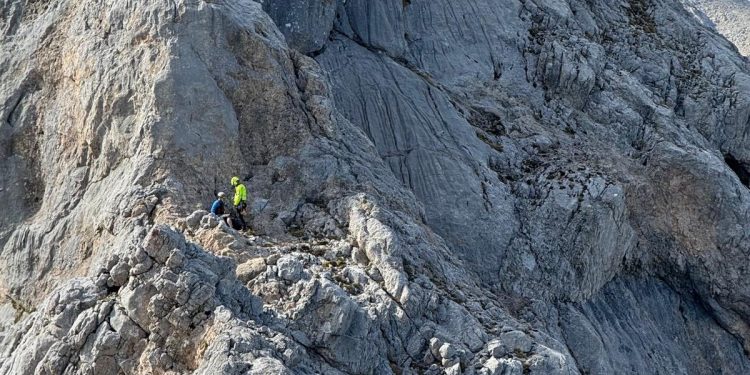 Rescatado en helicóptero un escalador de Huesca tras una caída de 20 metros en los Picos de Europa