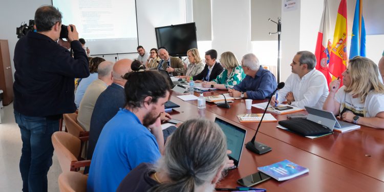 Sergio Silva presenta avances educativos de la legislatura pero el Consejo Escolar de Cantabria veta debatir resolución sobre Palestina