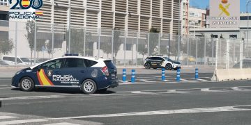 Una agente de la Guardia Civil libre de servicio frustra un robo violento en un supermercado de Santander