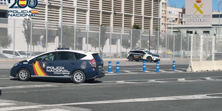 Una agente de la Guardia Civil libre de servicio frustra un robo violento en un supermercado de Santander