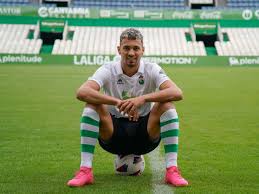 Juan Carlos Arana, fuera por molestias leves en el muslo, mantiene la esperanza de reincorporarse pronto al Racing