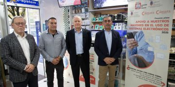 Cantabria lanza un proyecto piloto para ayudar a los mayores en el uso de móviles y ordenadores