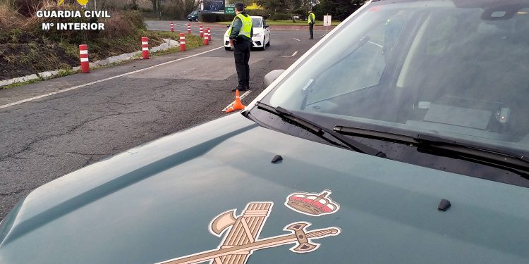 La Guardia Civil desvela una presunta estafa tras un accidente simulado con heridos en Mioño