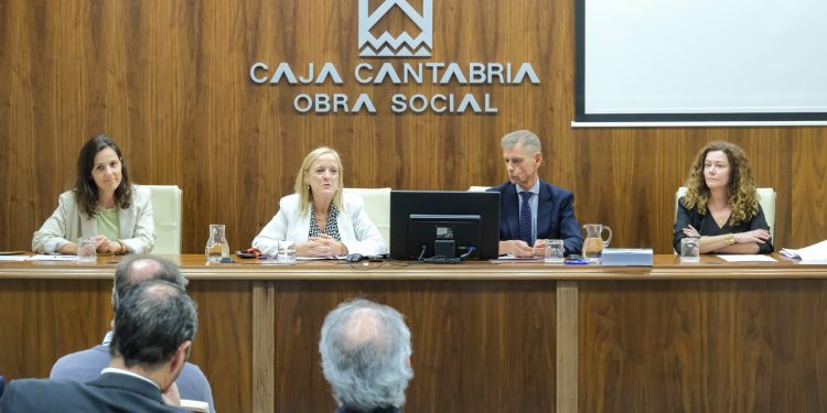 Urrutia destaca los avances en la protección de menores con las salas Gesell y anuncia la implantación del modelo Barnahus en Cantabria