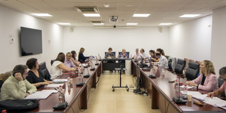 El Gobierno de Cantabria inicia diálogo con sindicatos para negociar capítulo de personal en presupuestos 2026