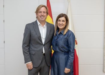 Buruaga respalda la construcción de una piscina cubierta en Puente San Miguel