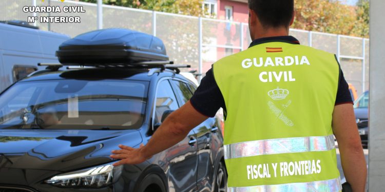 Detenido en el Puerto de Santander un hombre con 100 dosis de anabolizantes y esteroides procedentes del Reino Unido
