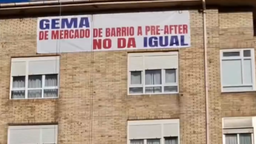 Vecinos de Puertochico se niegan a retirar la pancarta contra el McDonald’s y acusan al Ayuntamiento de coartar su libertad de expresión