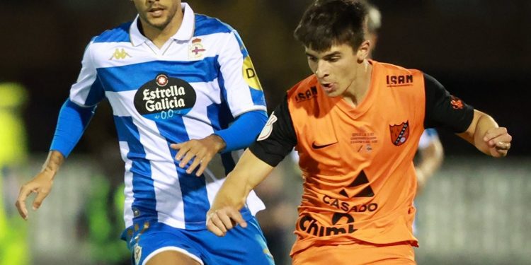 El Sámano se despide con orgullo de su primera Copa tras caer ante el Dépor en una noche histórica en Riomar