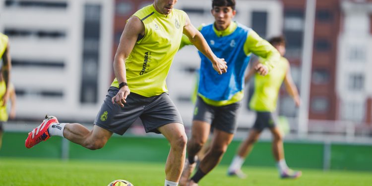 El Racing prepara en Santi Gutiérrez el duelo ante Las Palmas con dos bajas por sanción