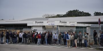 La plantilla de Prysmian en Cantabria secunda la huelga total por el despido de ocho trabajadores