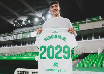 El Racing renueva a su joven talento Sergio Martínez hasta 2029