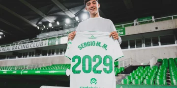 El Racing renueva a su joven talento Sergio Martínez hasta 2029