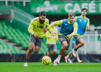 Racing prepara con todos sus hombres el duelo ante Eibar en Campos de Sport con la baja por sanción de Maguette Gueye