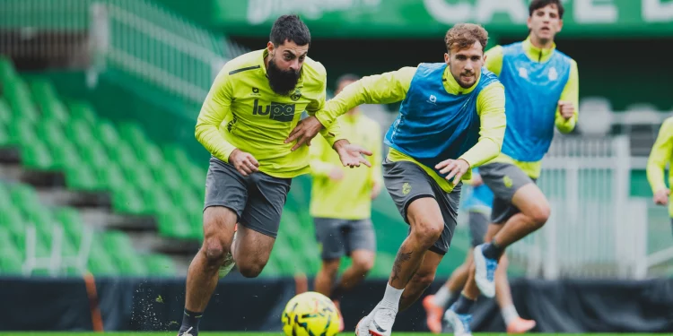 Racing prepara con todos sus hombres el duelo ante Eibar en Campos de Sport con la baja por sanción de Maguette Gueye