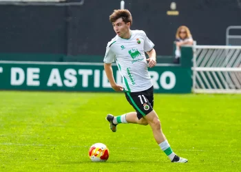 El Rayo Cantabria recupera la sonrisa con un 2-0 a la SD Sarriana y el Coruxo golea en casa al UD Sámano (4-1)