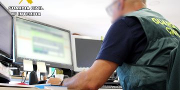 Detenida en Torrelavega una mujer implicada en una estafa por “smishing” que sustrajo 12.700 euros