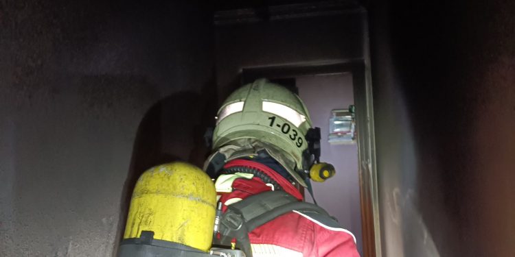 Un cortocircuito en un altavoz causa un incendio en una vivienda de Bárcena de Cicero