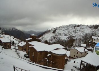 Diez tramos de carreteras en Cantabria presentan problemas por la nieve en un temporal que mantiene activas las alertas