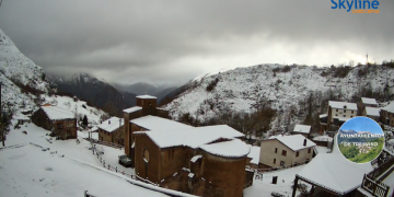 Diez tramos de carreteras en Cantabria presentan problemas por la nieve en un temporal que mantiene activas las alertas