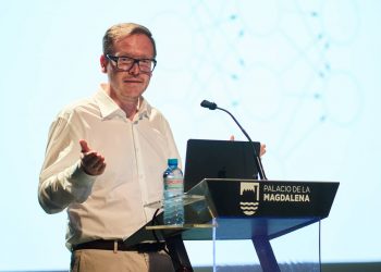 “La inteligencia natural tiene aspectos fuera del alcance de la IA, y debemos cultivarlos para seguir siendo seres humanos”