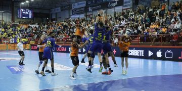 El Bathco Torrelavega enloquece el Trueba con un gol sobre la bocina