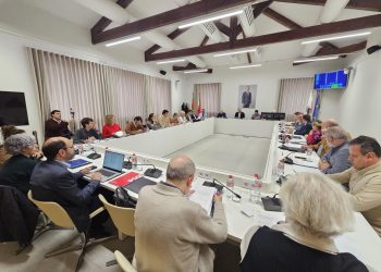 El Pleno de Torrelavega aprueba ampliar el Espacio Creativo ‘José Manuel Illera’ y rechaza las mociones populares sobre el Palacio Municipal y la Tarjeta Ciudadana