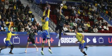 El Bathco BM Torrelavega firma una gran victoria en Ciudad Real tras un segundo tiempo arrollador