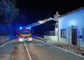 Un balcón se desprende en Ruesga