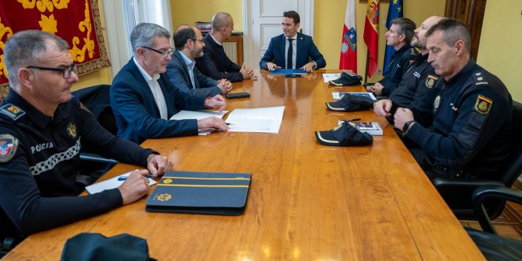 La Policía identifica a dos de los autores de los atracos en Torrelavega y refuerza la vigilancia en la ciudad tras una semana de sucesos