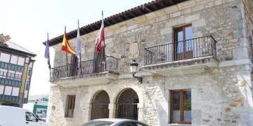 El PSOE de Limpias acusa al PP de subir “en silencio” el sueldo de la teniente de alcalde mientras critica los aumentos del Salario Mínimo