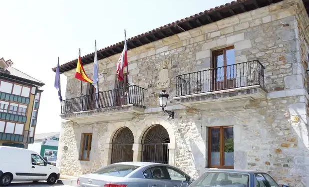 El PSOE de Limpias acusa al PP de subir “en silencio” el sueldo de la teniente de alcalde mientras critica los aumentos del Salario Mínimo