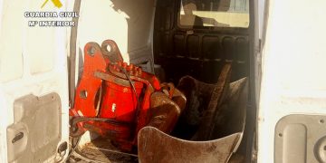 Detenidos dos vecinos de Torrelavega por el robo de piezas de retroexcavadora en Reinosa y Cabezón de la Sal