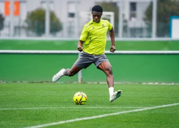 Racing prepara en La Albericia su encuentro contra Granada sin sus cuatro internacionales
