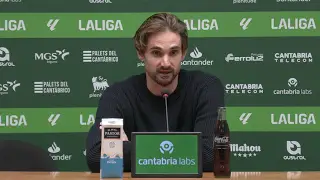 Ezkieta pide prudencia pese al liderato y destaca la solidez defensiva del Racing