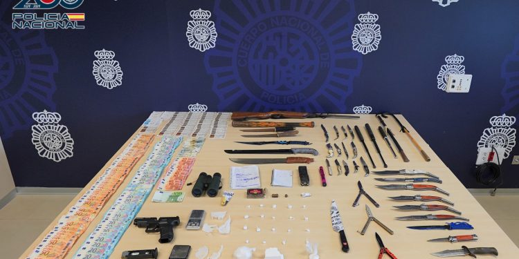 Desmantelado un punto negro de venta de droga en Cazoña con cuatro detenidos