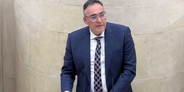 Cruce político entre PP y PSOE por las declaraciones del exconsejero Pesquera sobre la unidad de Salud Mental de Valdecilla