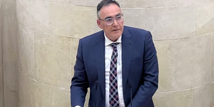 Cruce político entre PP y PSOE por las declaraciones del exconsejero Pesquera sobre la unidad de Salud Mental de Valdecilla