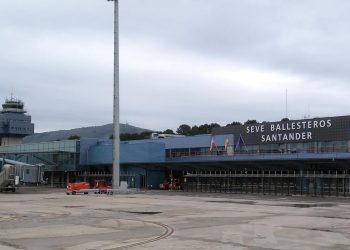 El Gobierno de Cantabria impulsa una campaña para recordar los derechos de los viajeros aéreos